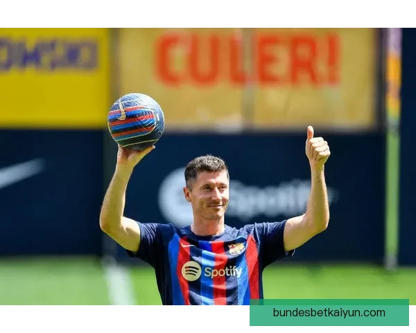 莱万多夫斯基最年轻纪录持续引发球迷关注与讨论